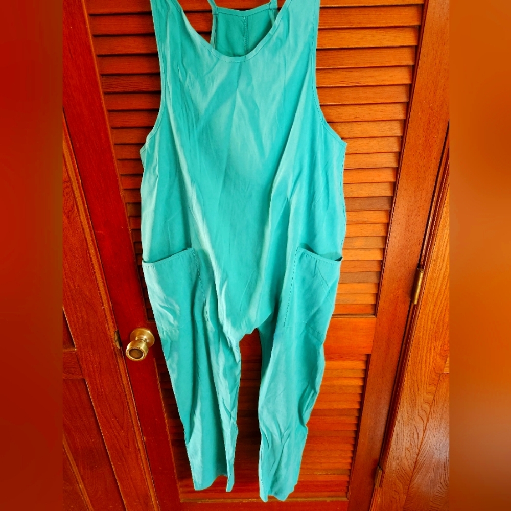 Viral Tictok jumper. I ordered a LG, would look good on someone who is a size Sm